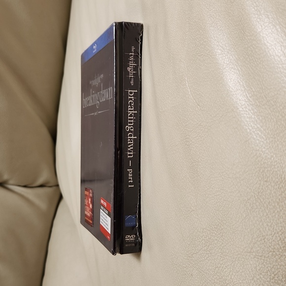 New Twilight Saga Breaking Dawn Part 1 Target Exclusive Blu-Ray DVD Sealed - Picture 5 of 6